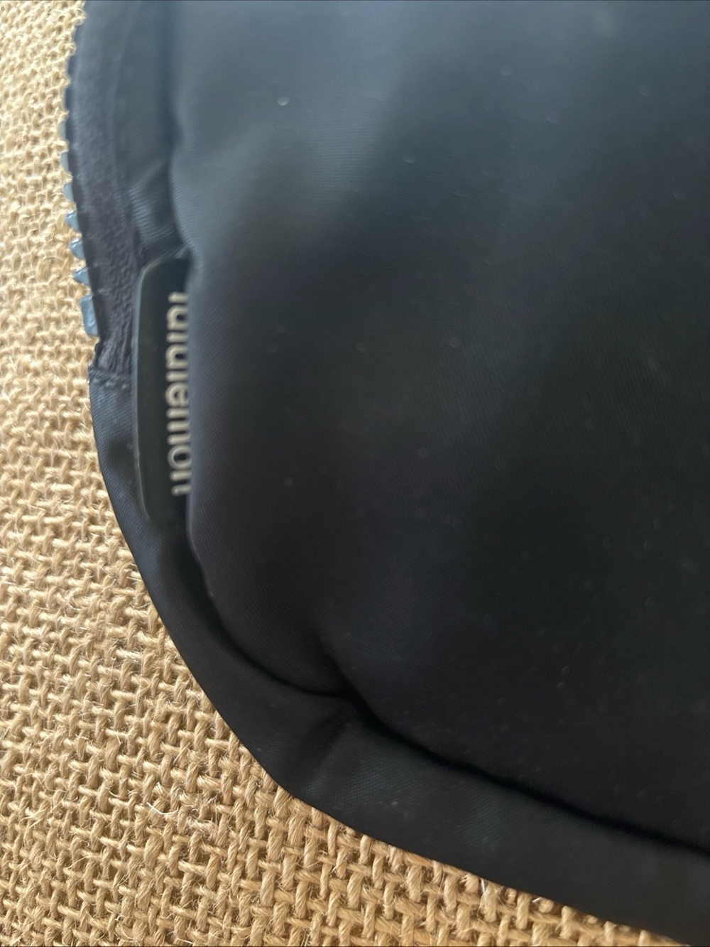 Lululemon Everywhere Belt Crossbody Bag Black Fanny Pack EUC-adjustable - Picture 7 of 8